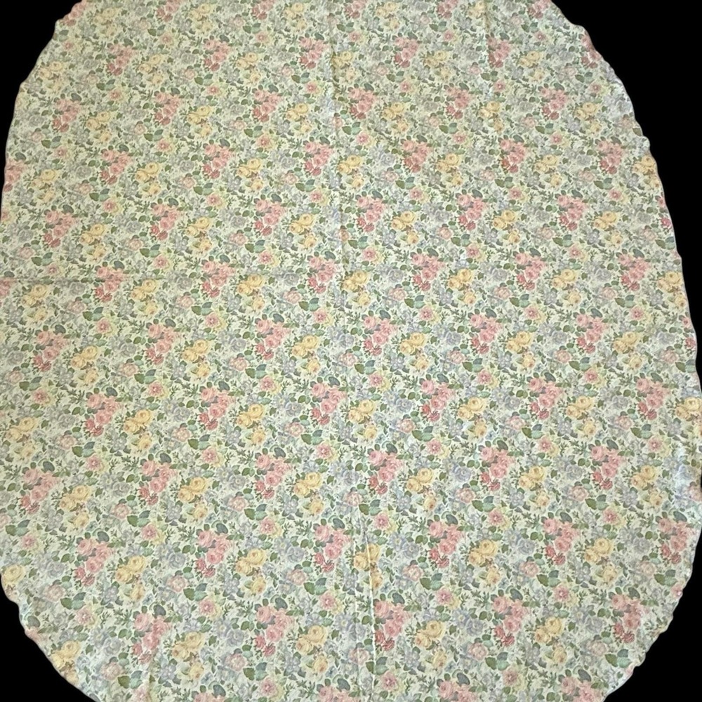 Vintage Laura Ashley Oval Tablecloth Cottagecore Floral Rose Chintz 76 x 56 - Picture 13 of 16
